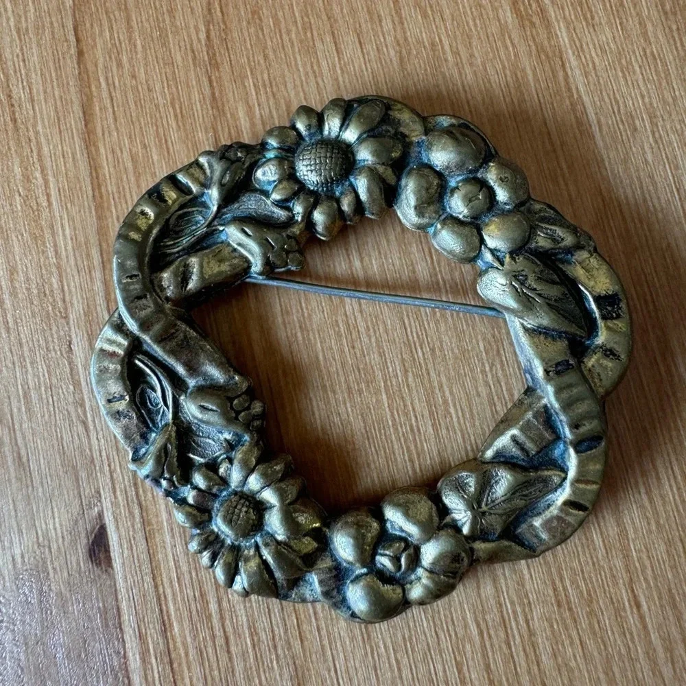 Vintage Antique Gold Flower Wreath Brooch